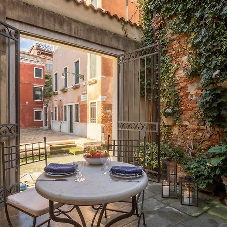 Garden Mansion With Private Mooring R&R Apartamento Veneza Exterior foto