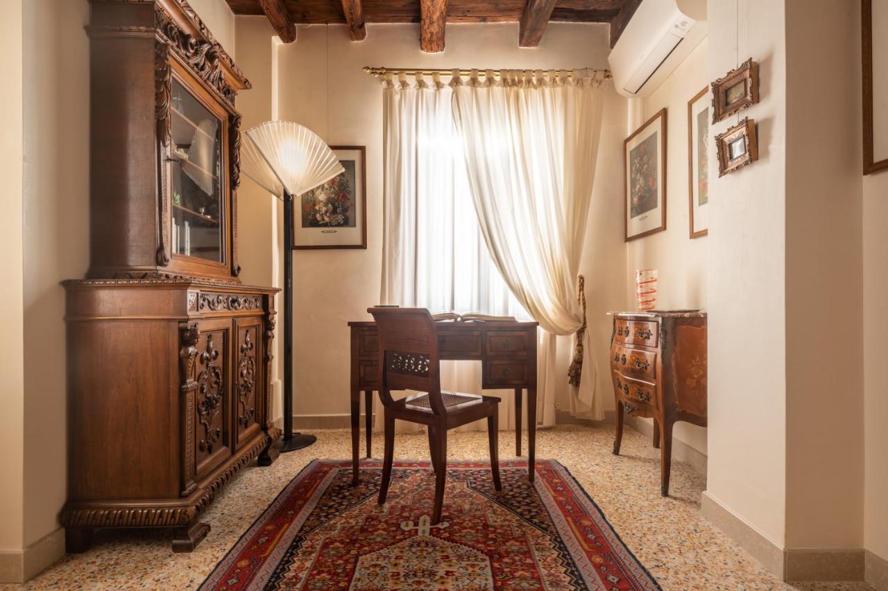 Garden Mansion With Private Mooring R&R Apartamento Veneza Exterior foto