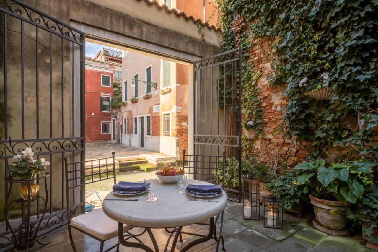 Garden Mansion With Private Mooring R&R Apartamento Veneza Exterior foto